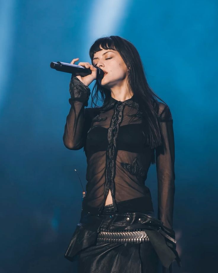 Photo of Maria in concert